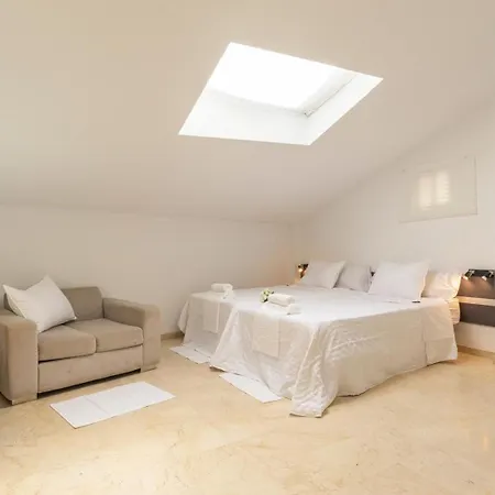 New Penthouse Gr3- Flat In Center With Cozy Terrace *